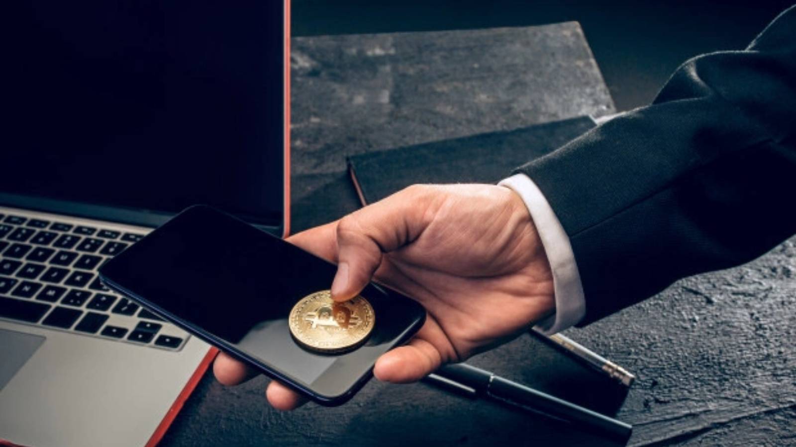 Xalles To Acquire Vigor Crypto Holdings