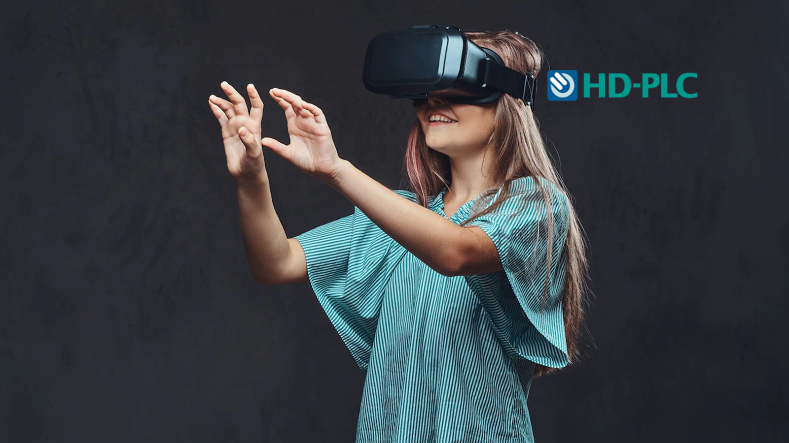 HD-PLC Alliance Leads World's First (*1) Communication Technology Capable of Wired, Wireless, and Underwater Communication Through a Single Device!