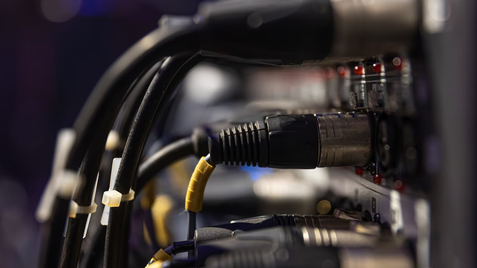 Amazon Web Services and Momentum Bring Fiber Optic Fusion Splicing Certificate to Calgary