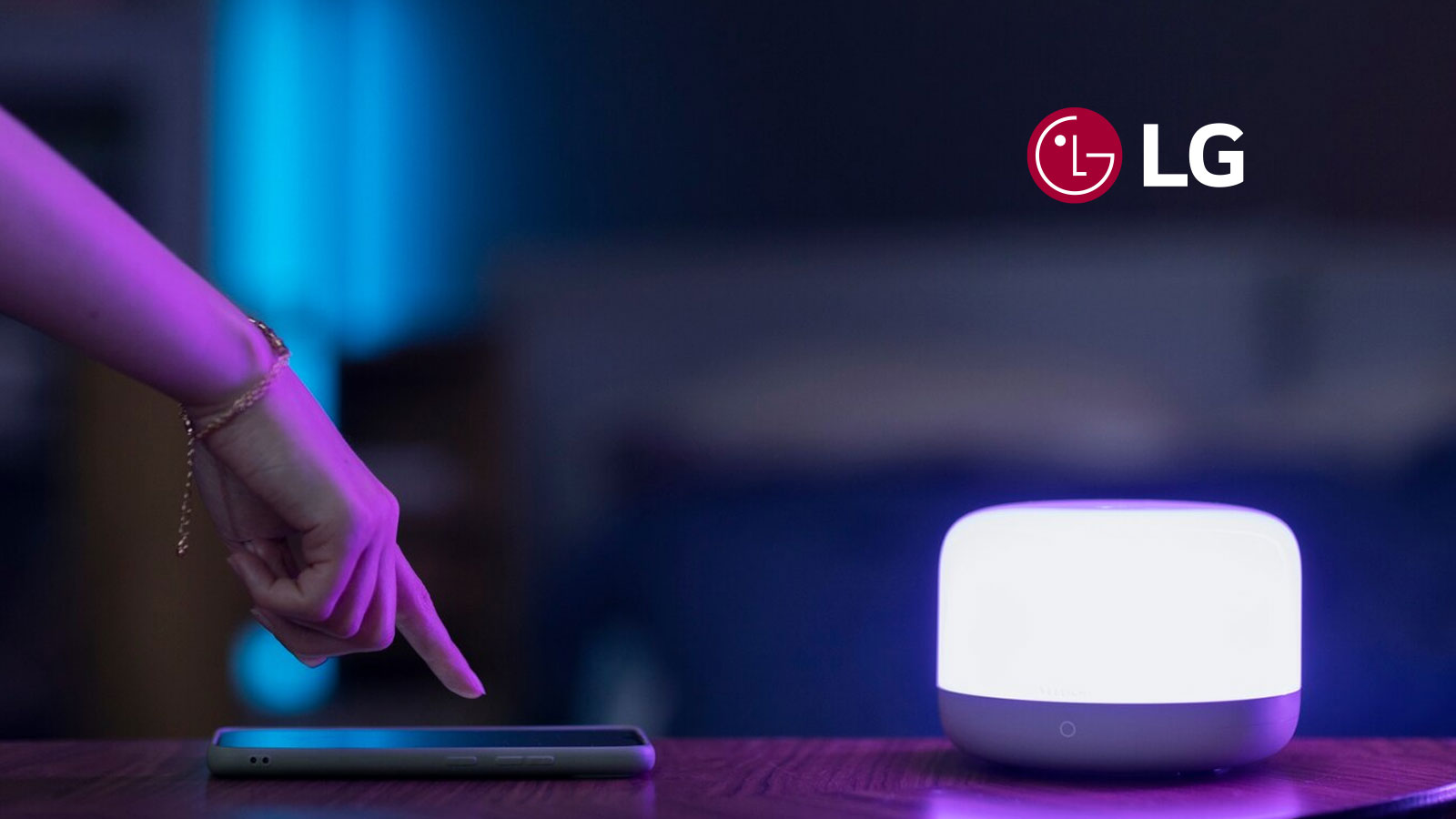 LG Unveils Advanced Automated Warehouse Robots